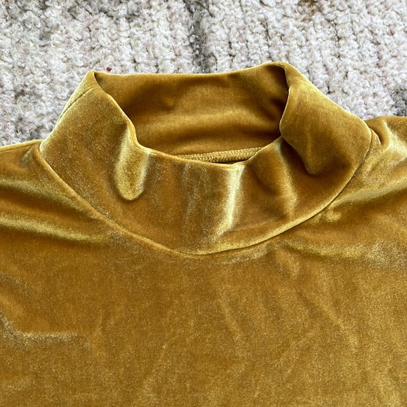Madewell Fancy Gold Top - Picture 2 of 6